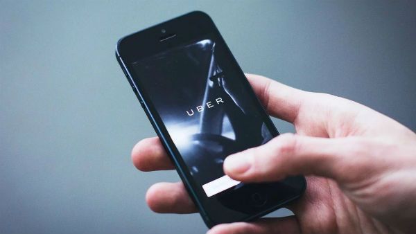 ‌করোনা ভাইরাসের প্রভাব, ক্যাব শেয়ারিং পরিষেবা বন্ধ ওলা–উবারের