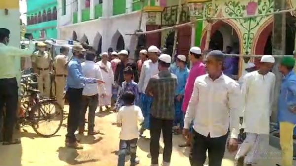 করোনা লকডাউনে সাফাইকর্মীর উপর চড়াও জনতা, কুড়ুল দিয়ে কোপানো হল হাত