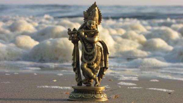 বাংলা নতুন বছরে ঘরে সুখ-সমৃদ্ধি আনতে দেবতার মূর্তি সঠিক দিকে রাখুন! কয়েকটি টিপস