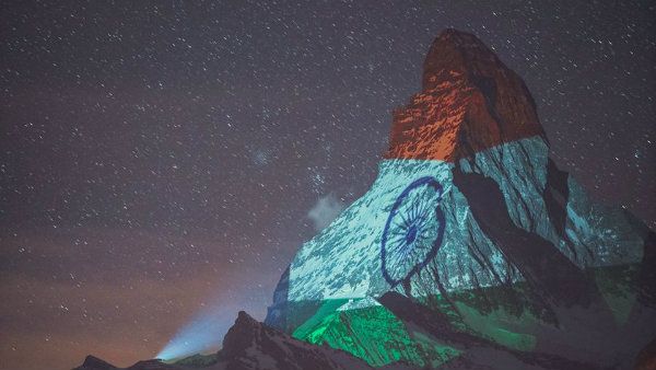 করোনা সংকটে সংহতির বার্তা, সুইজারল্যান্ডের ম্যাটারহর্ন পর্বত সেজে উঠল তেরঙায়