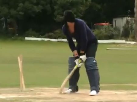 চোখ বেঁধেও ছক্কা! কেভিন পিটারসেনের ভিডিও ভাইরাল সোশ্যাল মিডিয়ায়