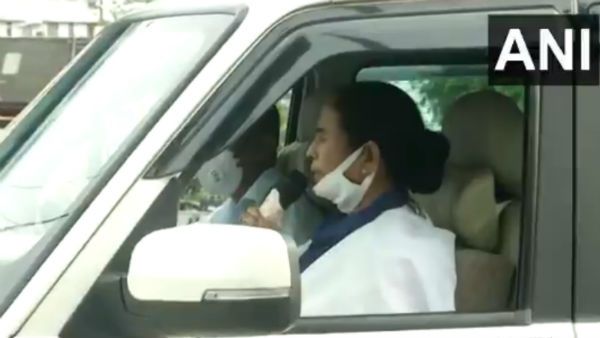 রাজ্যে কেন্দ্রের প্রতিনিধিদল, লকডাউনের অভিযোগ খণ্ডনে শেষে মাইক হাতে পথে নামলেন মুখ্যমন্ত্রী