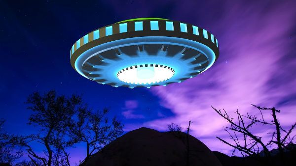 বিমানবন্দরের আকাশে ওটা কি UFO! মোদীর মন্ত্রীর দেওয়া তথ্যে বাড়ছে উদ্বেগ