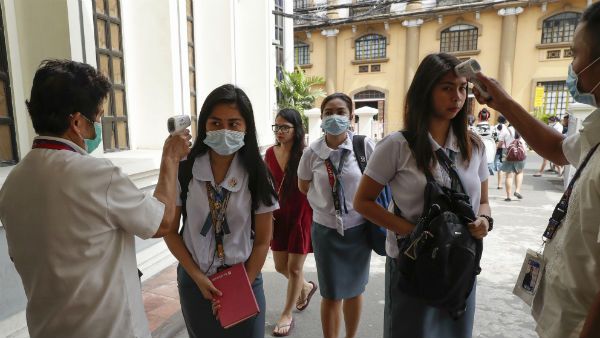 মহামারির মাঝে শিক্ষা প্রতিষ্ঠান খুললে ঘটতে পারে বড়সড় বিপত্তি, বলছেন বিশেষজ্ঞরা