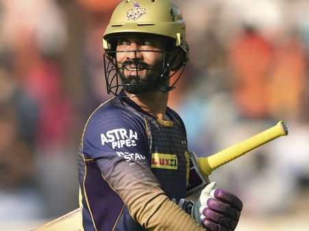 আইপিএলে কাঁদের সান্নিধ্য পেতে মুখিয়ে রয়েছেন কেকেআর অধিনায়ক দীনেশ কার্তিক