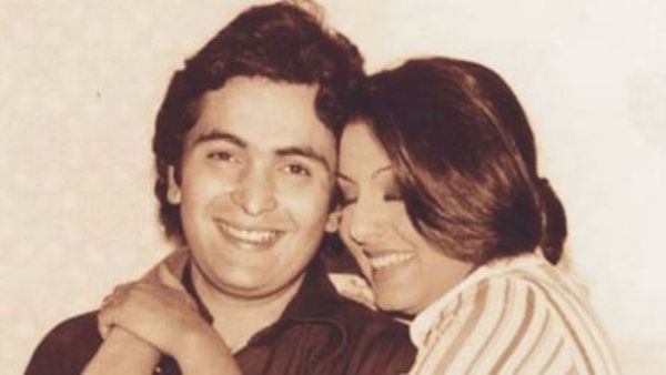 ‌গল্প শেষ হল আমাদের, সোশ্যাল মিডিয়ায় ঋষি কাপুরের পুরনো ছবি দিয়ে পোস্ট নীতুর