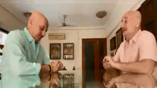 জীবন–মৃত্যু নিয়ে নিজের সঙ্গেই কথা বলছেন অনুপম খের, দেখুন ভিডিও