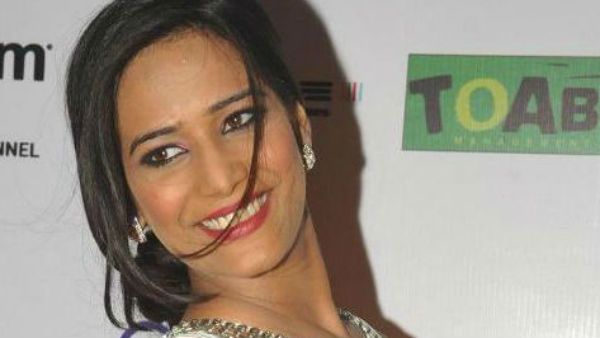 ‌লকডাউনের নিয়ম ভঙ্গ করে সঙ্গীকে নিয়ে মেরিন ড্রাইভে পুনম পাণ্ডে, গ্রেফতার করল পুলিশ