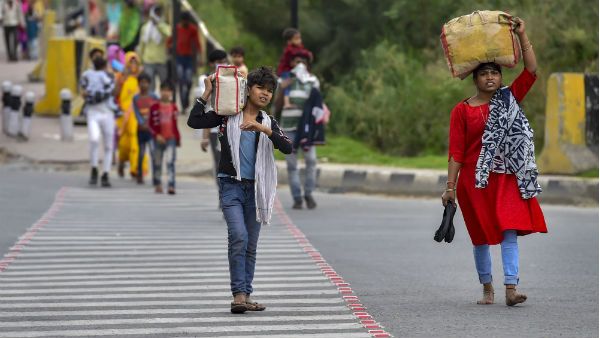 করোনা সংক্রমণ ফিরিয়ে এনেছে বর্ণ বৈষম্য, কাজ পাচ্ছেন না পরিযায়ী শ্রমিকরা