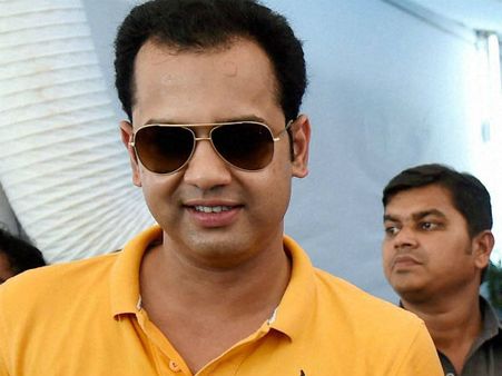 রাঁধুনির শরীরে করোনা পজিটিভ, ১৪ দিন বাড়িতেই কোয়ারান্টাইনে রাহুল মহাজন ও তাঁর স্ত্রী