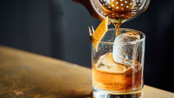 বাড়তি শুল্কের জেরে মদের বিক্রিতে ব্যাপক মন্দা, সঙ্কট কাটাতে রাজ্যকে লেখা চিঠিতে কি জানাল সিআইএবিসি