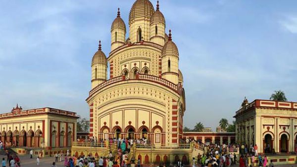 করোনা আবহে এবছর দক্ষিণেশ্বর মন্দিরের ঘাটে মিলছে না তর্পণের অনুমতি