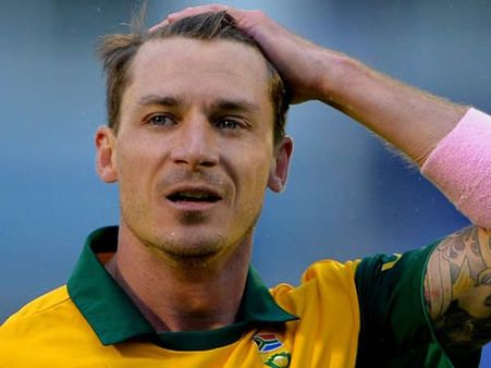 লকডাউনে কিংবদন্তি ক্রিকেটারের বাড়িতে ৩ বার আততায়ী হামলা! সাবধান বার্তা!