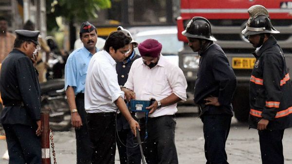 করোনার মধ্যে নয়া বিপত্তি, মুম্বইয়ে গ্যাস লিক ঘিরে উত্তেজনা, উৎসের খোঁজে দমকল