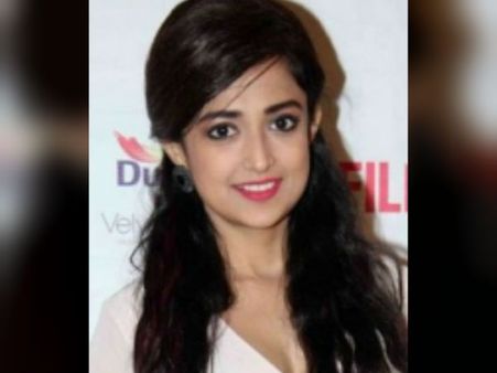বিয়ে গোপনে রেখে মোনালি ঠাকুর দিলেন চমকপ্রদ খবর! ফের হইচই বলি-টাউনে