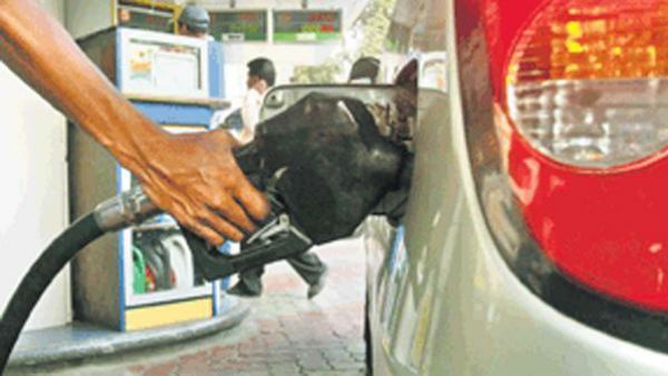 আন্তর্জাতিক বাজারের বিপরীত চিত্র ভারতে, দেশে রকেটের গতিতে বাড়ছে পেট্রোল-ডিজেলের দাম