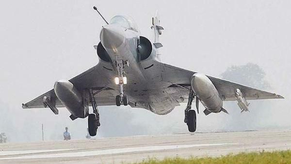 চিনকে জবাব দিতে প্রস্তুত ভারত! লাদাখে উত্তেজনার মাঝে কাশ্মীরে জরুরি ভিত্তিতে এয়ারস্ট্রিপ তৈরি