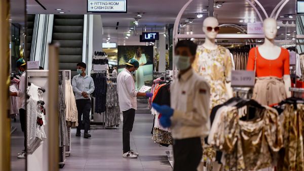 কলকাতা, বেঙ্গালুরু ও হায়দরাবাদের শপিং মলে গ্রাহকদের আসা–যাওয়া শুরু, বন্ধ নামী ব্র‌্যান্ডের দোকান