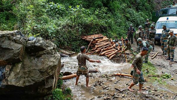 ক্রমাগত বর্ষার বৃষ্টিতে অসমের বিভিন্ন জেলায় বন্যা, গৃহহীন বহু মানুষ
