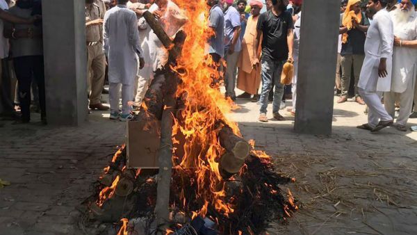 একই নামের কারণে মৃতদেহ অদল বদল, বাবার শেষকৃত্যের কাজ দু’‌বার করতে হল ছেলেকে