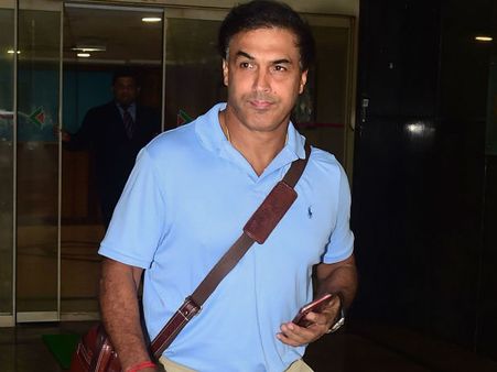 লকডাউনের নিয়ম ভেঙে আইনি গেরোয় প্রাক্তন ভারতীয় ক্রিকেটার, বাজেয়াপ্ত গাড়ি