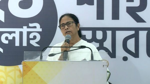 আম্ফানে সাড়ে ৬ হাজার কোটি খরচ রাজ্যের! আসল দাবিদারকে ক্ষতিপূরণ, বিজেপিকে নিশানা করে আশ্বাস মমতার