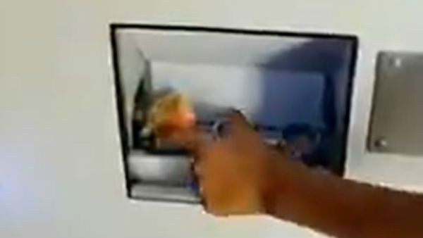 করোনা 'নিউ নর্ম্যাল' স্ট্রিট ফুডও, তৈরি ফুচকা এটিএম, দেখে নিন কেমন করে কাজ করে