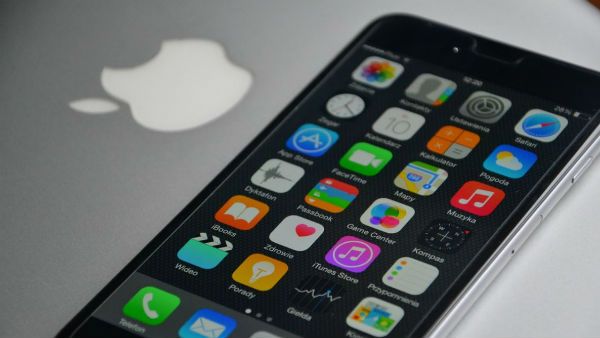 চিনের সঙ্গে সংঘাতের জের! ভারতের মাটিতেই নতুন উৎপাদন কেন্দ্রের ভাবনা মার্কিন সংস্থা অ্যাপলের