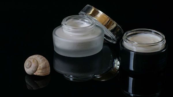 বর্ণবৈষম্যের অভিযোগ, চাপে পড়ে নাম বদলে গেল ফেয়ার অ্যান্ড লাভলি ক্রিমের