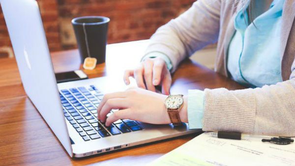 work from home করে মাসে ২০ থেকে ৩০ হাজার টাকা রোজগার করতে চান? তাহলে এই প্রতিবেদন আপনার জন্যে