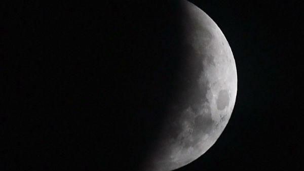 দু’‌দিন পরই বছরের শেষ চন্দ্রগ্রহণ, জ্যোতিষ অনুযায়ী জানুন এর প্রভাব ও এই সময় কী করণীয়