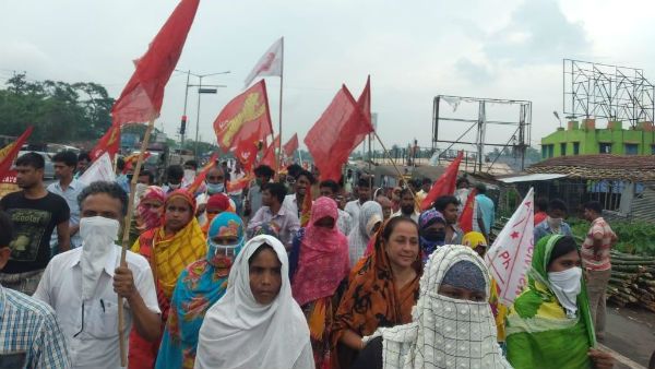 মমতার সরকার কথা রাখেনি, জাতীয় সড়ক অবরোধ করে বিক্ষোভ ছাত্র ব্লক ও যুবলিগের