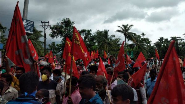 বামেরা ফের শক্তি বাড়াচ্ছে, রাজ্যে তৃণমূল-বিজেপির ব্যর্থতাকে কাজে লাগিয়ে উড়ছে লালঝান্ডা