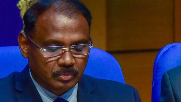 কাশ্মীরে এবার লেফটেন্যান্ট গভর্নর বনাম নির্বাচন কমিশন! নজিরবিহীন নোটিশ জারিতে চাঞ্চল্য উপত্যকায়