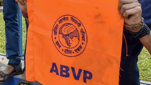 বাগুইআটিতে ছাত্র মৃত্যু, মমতার পদত্যাগের দাবিতে সরব গেরুয়া ছাত্র সংগঠন