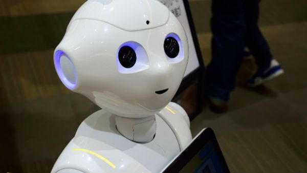 করোনা প্রকোপে খাদ্য সুরক্ষার খাতিরে আমেরিকার রেস্তোরাঁগুলিতে চাহিদা বাড়ছে রোবট শেফের