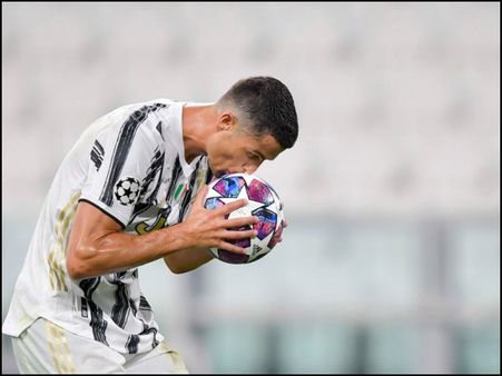 অঘটনের চ্যাম্পিয়ন্স লিগ: রোনাল্ডোর জোড়া গোলের পরও কোয়ার্টার ফাইনাল থেকে ছিটকে গেল জুভেন্তাস