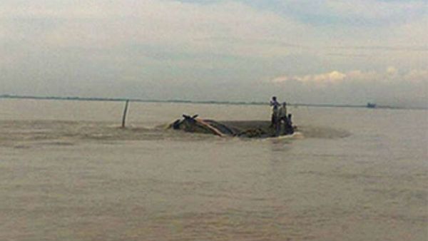 গঙ্গা ভাঙনের কবলে মুর্শিদাবাদের ফরাক্কা, নদীগর্ভে তলিয়ে গেল দশটি বাড়ি