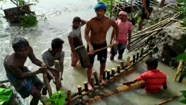 বিদ্যাধরী বাঁধ ভেঙে বিপত্তি! প্লাবিত বহু গ্রাম, আতঙ্কিত গ্রামবাসীরা