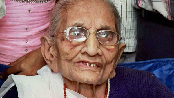 টিভিতেই দেখলেন মোদীর ভূমিপুজো, ঐতিহাসিক মুহূর্তের সাক্ষী থেকে আনন্দ উচ্ছাসে মাতলেন মা হিরাবেন