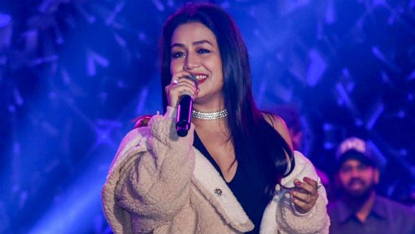 সানি লিওনের পর কলেজের মেধাতালিকায় বলিউডের গায়িকা নেহা কক্করের নাম