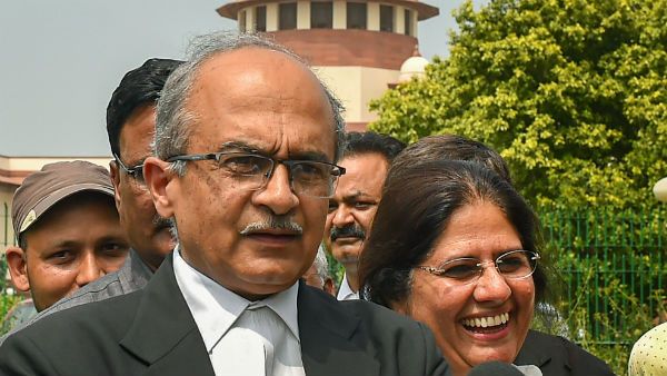 ১ টাকা জরিমানাও পুনর্বিবেচনার আর্জি, ফের সুপ্রিম কোর্টে প্রশান্ত ভূষণ