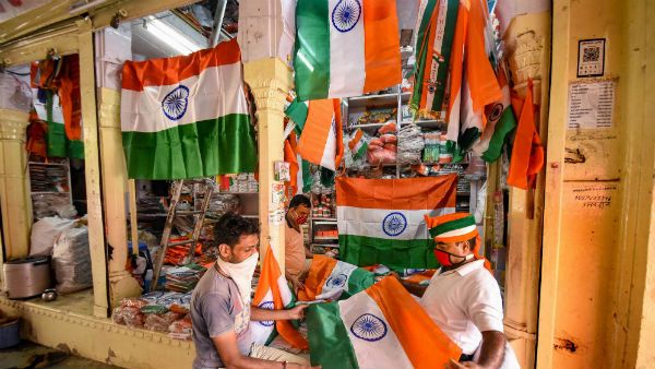 করোনা আতঙ্ক! স্বাধীনতা দিবসের আগে নেই তেরঙার চাহিদা, আশঙ্কায় ব্যবসায়ীরা