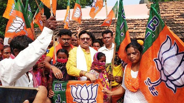 প্রশান্ত কিশোরের কর্মসূচি ভোঁতা করতে পদক্ষেপ বিজেপির! ২৪ ঘন্টায় বাংলায় ৬ জেলায় ব্যাপক দলবদল