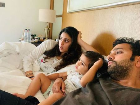 ২ মিনিটের বেশি টিকল না জুরাসিক ওয়ার্ল্ড! স্ত্রীকে ট্রোলড রোহিতের