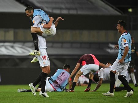 লুকাকুর আত্মঘাতী গোলে স্বপ্নভঙ্গ ইন্টারের, ইউরোপা চ্যাম্পিয়ন সেভিয়ার রেকর্ড