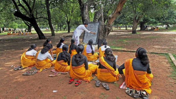পৌষমেলার রাশ থাকুক কেন্দ্রের হাতে! বিশ্বভারতী নিয়ে দিল্লির বিজেপি সাংসদ নয়া দাবিতে সোচ্চার