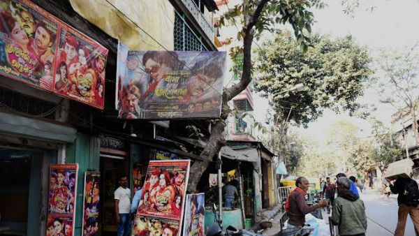 করোনার মাঝে মুখ্যমন্ত্রী মমতার আশ্বাসে স্বস্তি যাত্রাপাড়ায়