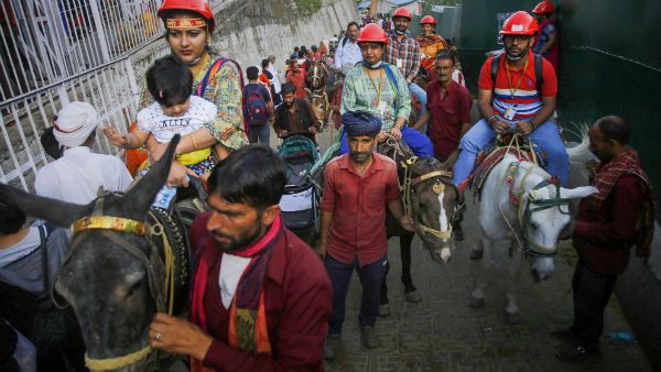 বৈষ্ণোদেবীর দর্শনে যেতে পারছেন না?‌ এবার বাড়িতে বসেই মিলবে দর্শন, জানুন কীভাবে