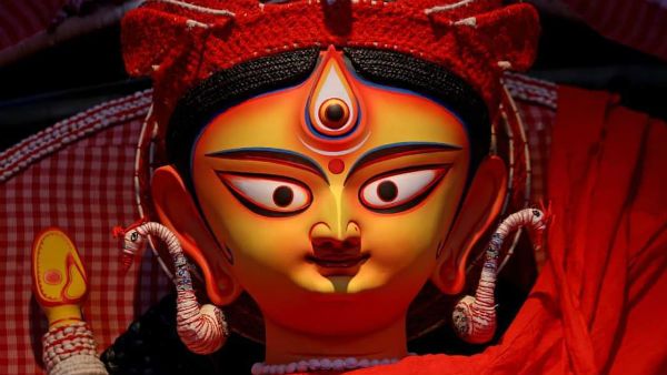 ‘উৎসব নয়, হোক মানুষের পুজো’, করোনা আবহে এই মন্ত্রেই পুজো হচ্ছে সুরুচি সংঘে